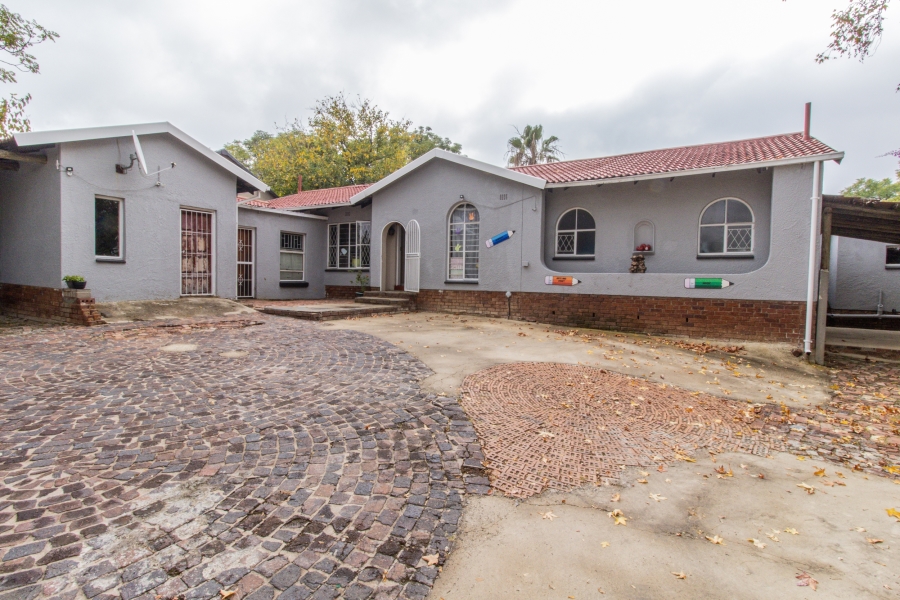 To Let 5 Bedroom Property for Rent in Vorna Valley Gauteng