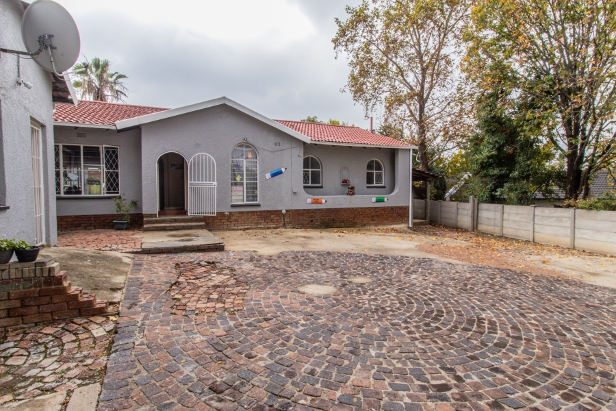 To Let 5 Bedroom Property for Rent in Vorna Valley Gauteng