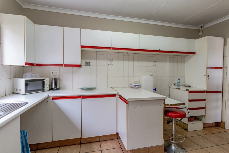 To Let 5 Bedroom Property for Rent in Vorna Valley Gauteng