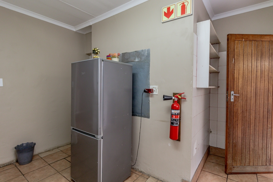 To Let 5 Bedroom Property for Rent in Vorna Valley Gauteng