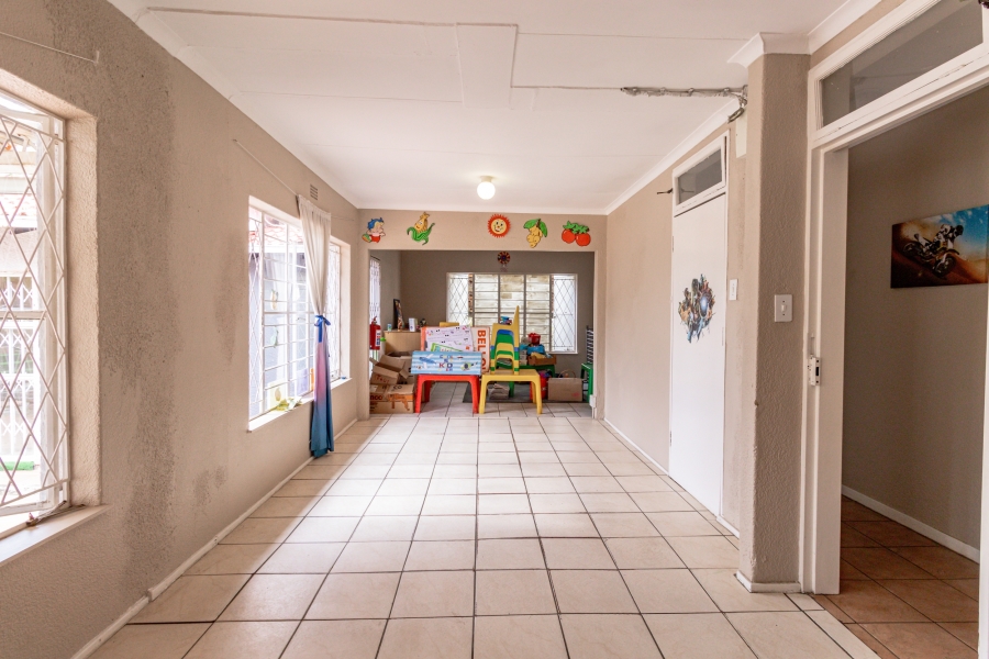 To Let 5 Bedroom Property for Rent in Vorna Valley Gauteng