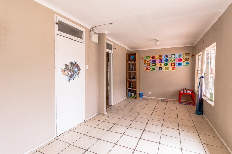 To Let 5 Bedroom Property for Rent in Vorna Valley Gauteng