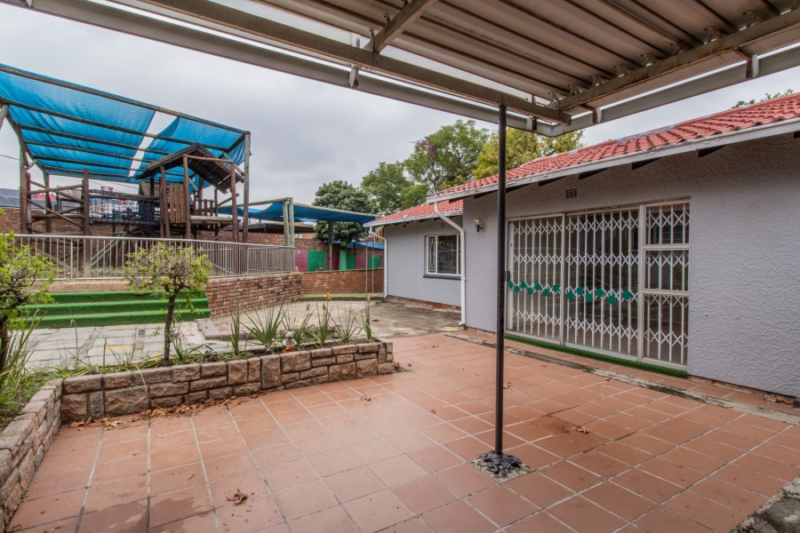 To Let 5 Bedroom Property for Rent in Vorna Valley Gauteng