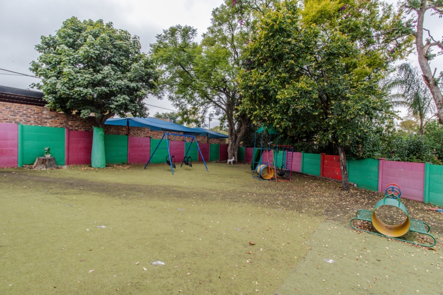 To Let 5 Bedroom Property for Rent in Vorna Valley Gauteng