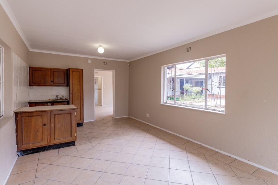 To Let 5 Bedroom Property for Rent in Vorna Valley Gauteng