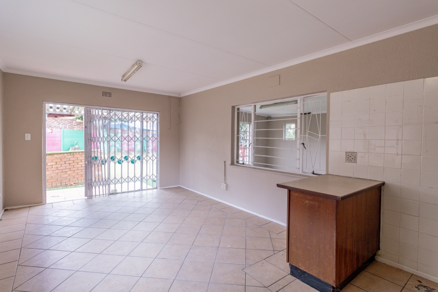 To Let 5 Bedroom Property for Rent in Vorna Valley Gauteng
