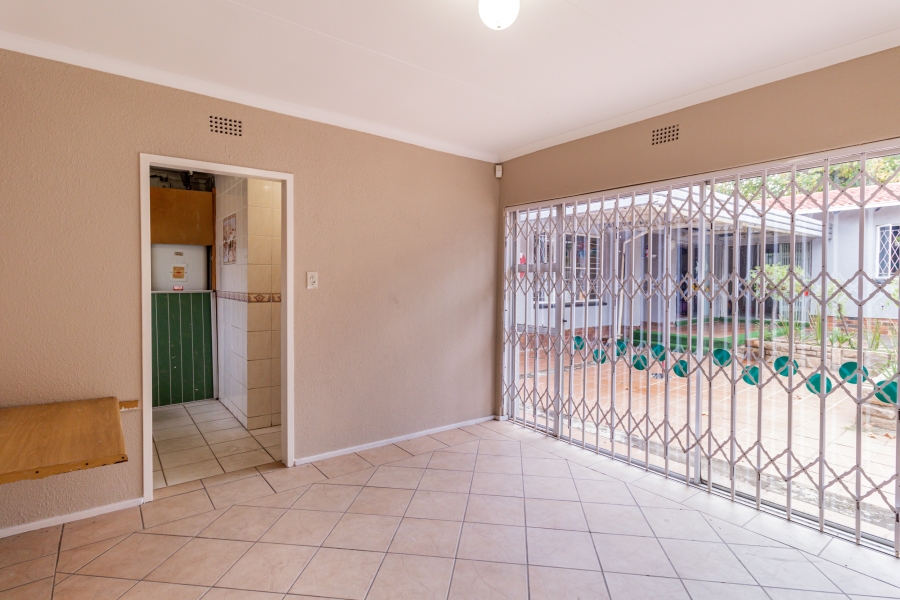 To Let 5 Bedroom Property for Rent in Vorna Valley Gauteng