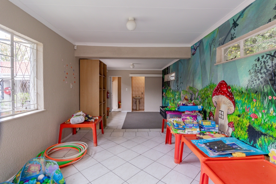 To Let 5 Bedroom Property for Rent in Vorna Valley Gauteng