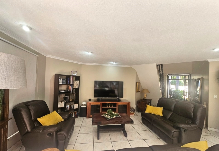 To Let 4 Bedroom Property for Rent in Brummeria Gauteng