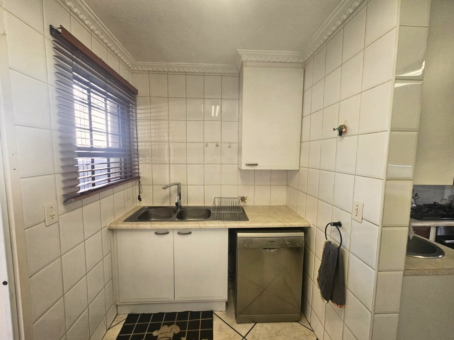 To Let 4 Bedroom Property for Rent in Brummeria Gauteng