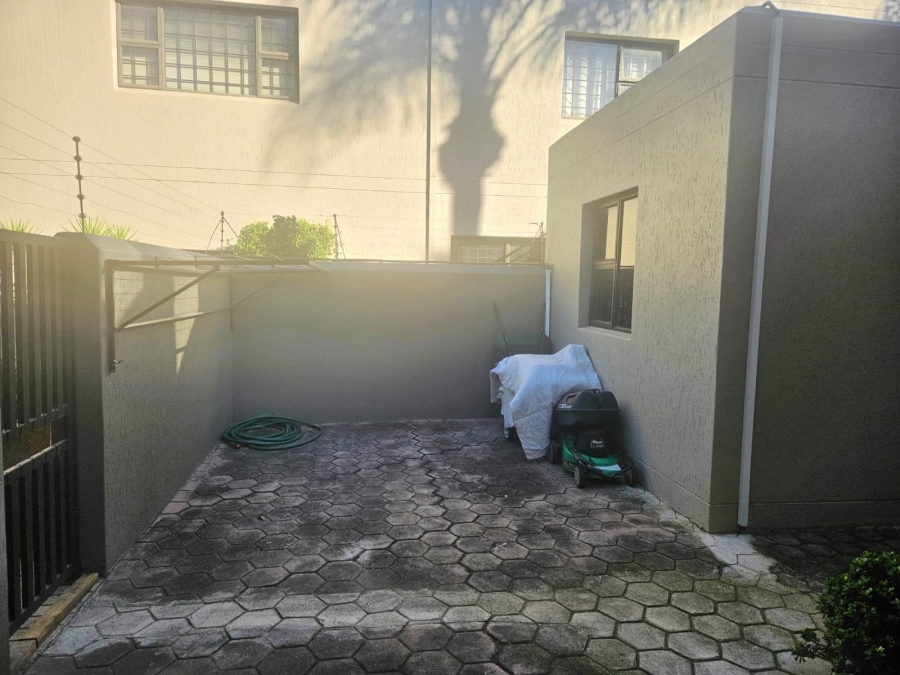 To Let 4 Bedroom Property for Rent in Brummeria Gauteng