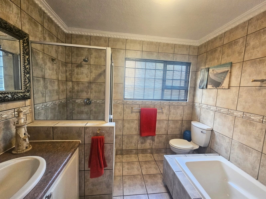 To Let 4 Bedroom Property for Rent in Brummeria Gauteng