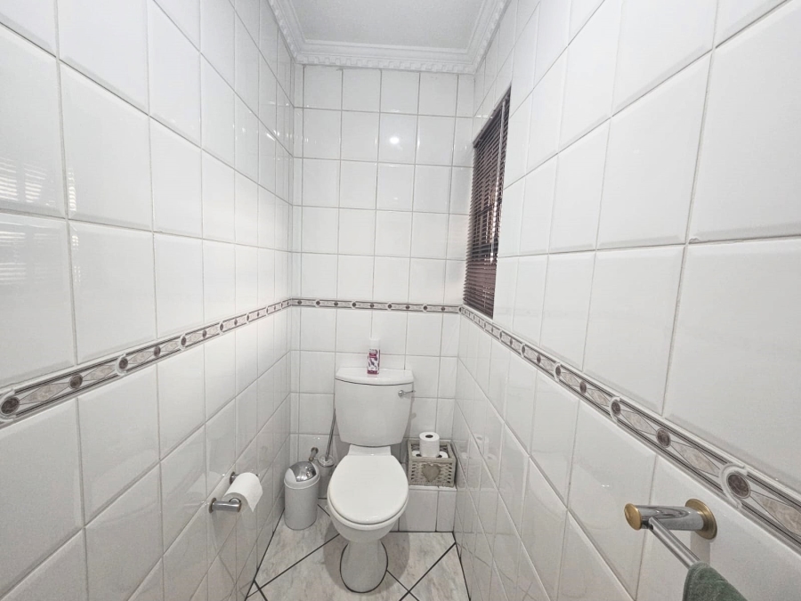 To Let 4 Bedroom Property for Rent in Brummeria Gauteng