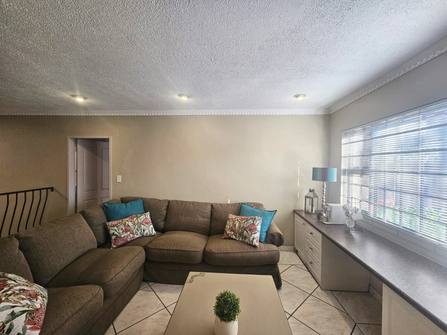 To Let 4 Bedroom Property for Rent in Brummeria Gauteng