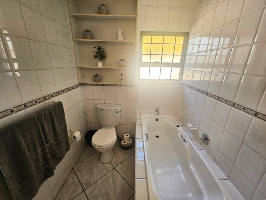 To Let 4 Bedroom Property for Rent in Brummeria Gauteng