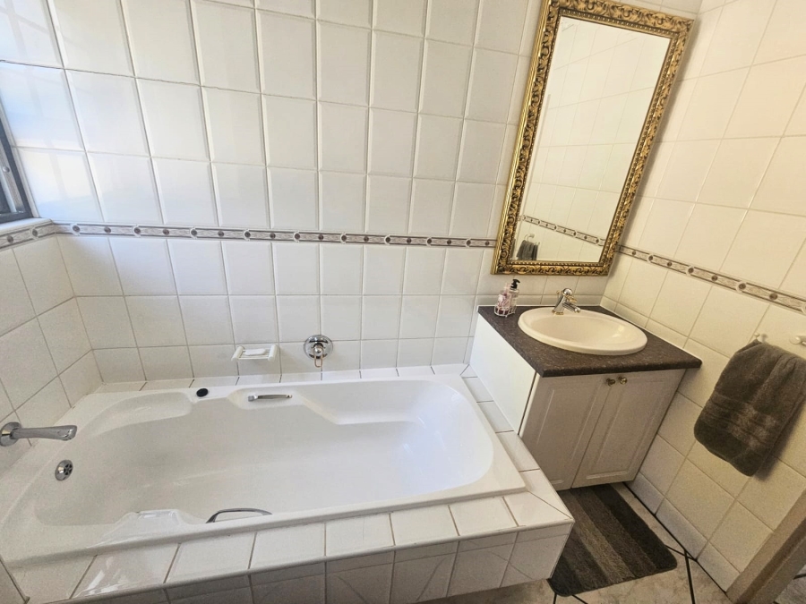 To Let 4 Bedroom Property for Rent in Brummeria Gauteng