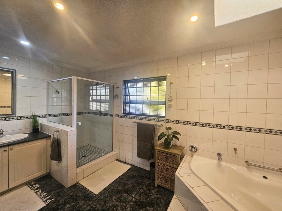 To Let 4 Bedroom Property for Rent in Brummeria Gauteng