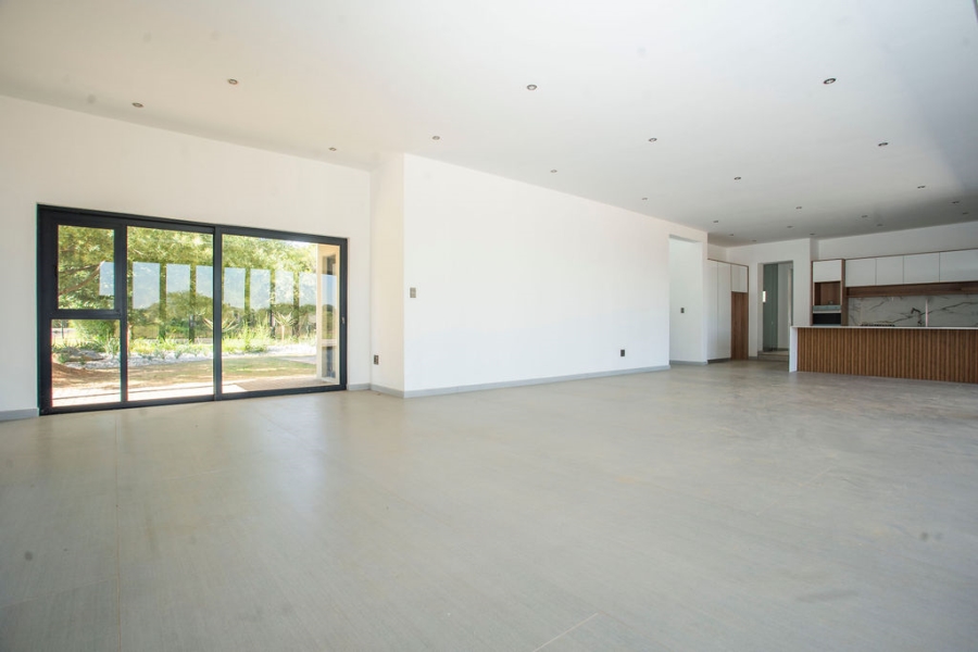 5 Bedroom Property for Sale in Serengeti Lifestyle Estate Gauteng