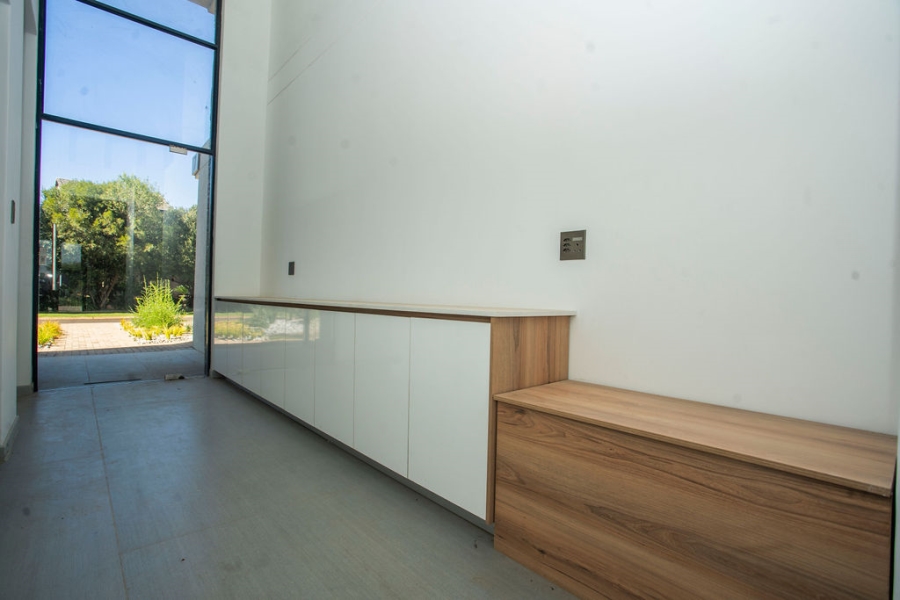 5 Bedroom Property for Sale in Serengeti Lifestyle Estate Gauteng
