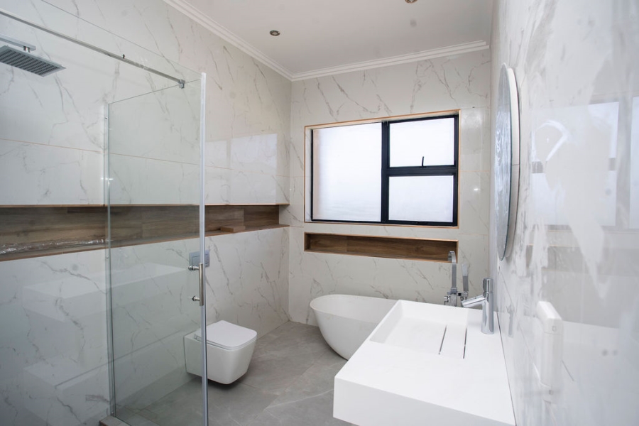 5 Bedroom Property for Sale in Serengeti Lifestyle Estate Gauteng