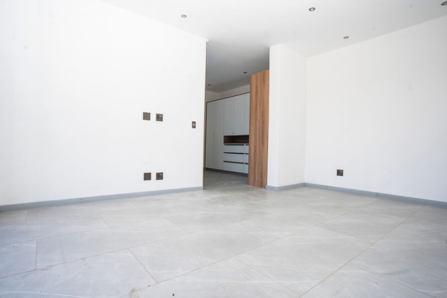 5 Bedroom Property for Sale in Serengeti Lifestyle Estate Gauteng