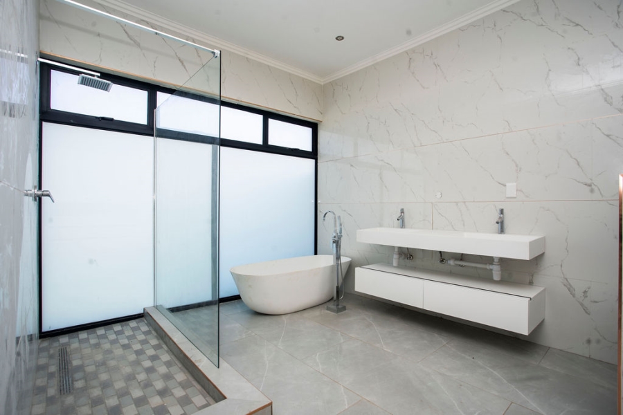 5 Bedroom Property for Sale in Serengeti Lifestyle Estate Gauteng