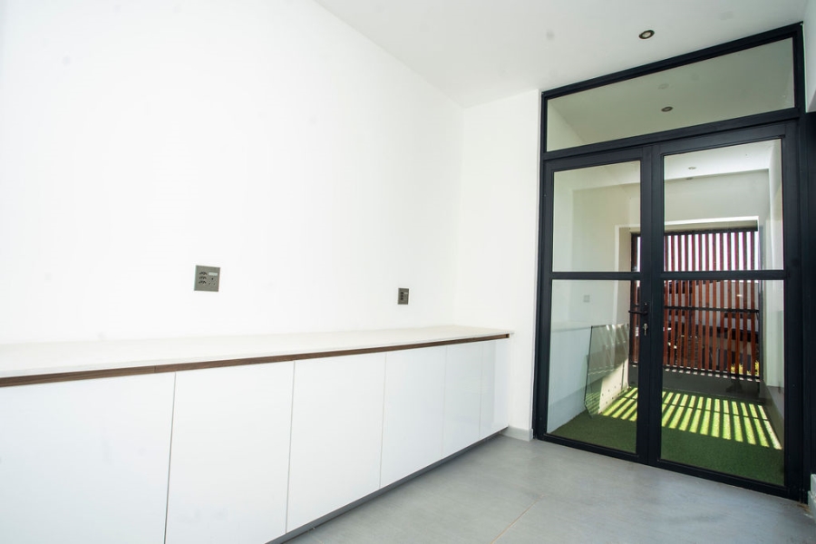 5 Bedroom Property for Sale in Serengeti Lifestyle Estate Gauteng