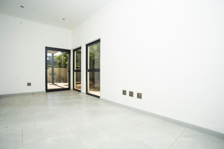 5 Bedroom Property for Sale in Serengeti Lifestyle Estate Gauteng