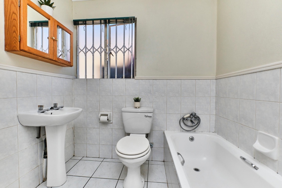 3 Bedroom Property for Sale in Barbeque Downs Gauteng