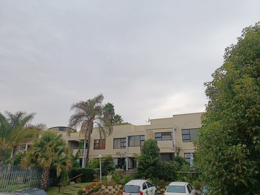 1 Bedroom Property for Sale in Weltevreden Park Gauteng