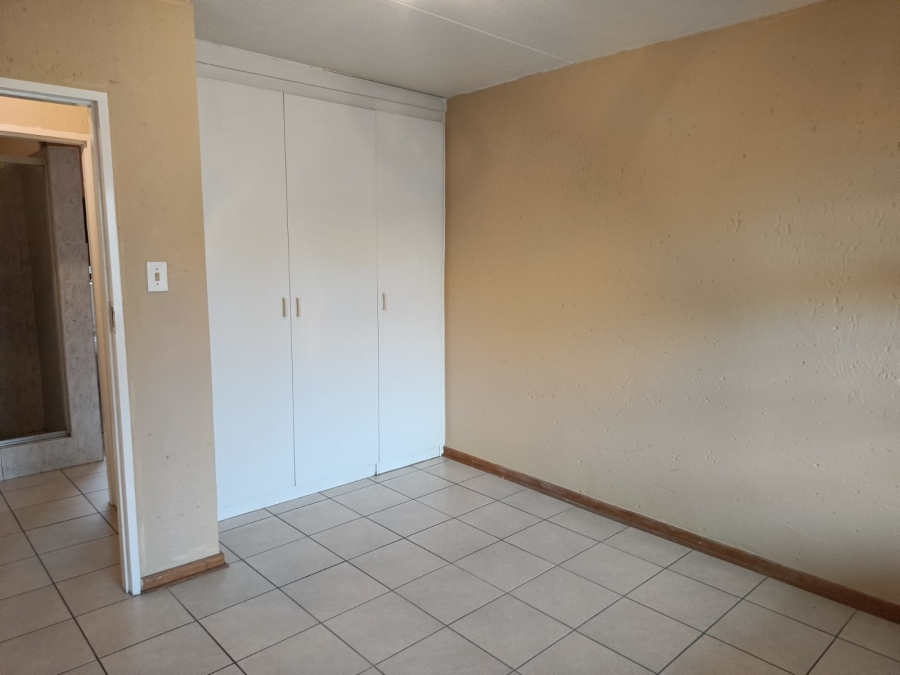 1 Bedroom Property for Sale in Weltevreden Park Gauteng
