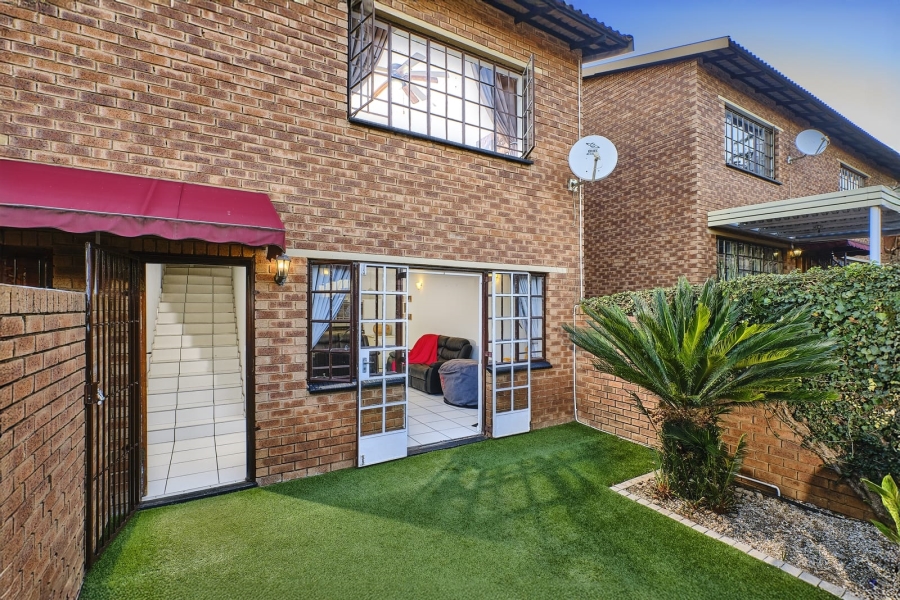 2 Bedroom Property for Sale in Weltevreden Park Gauteng