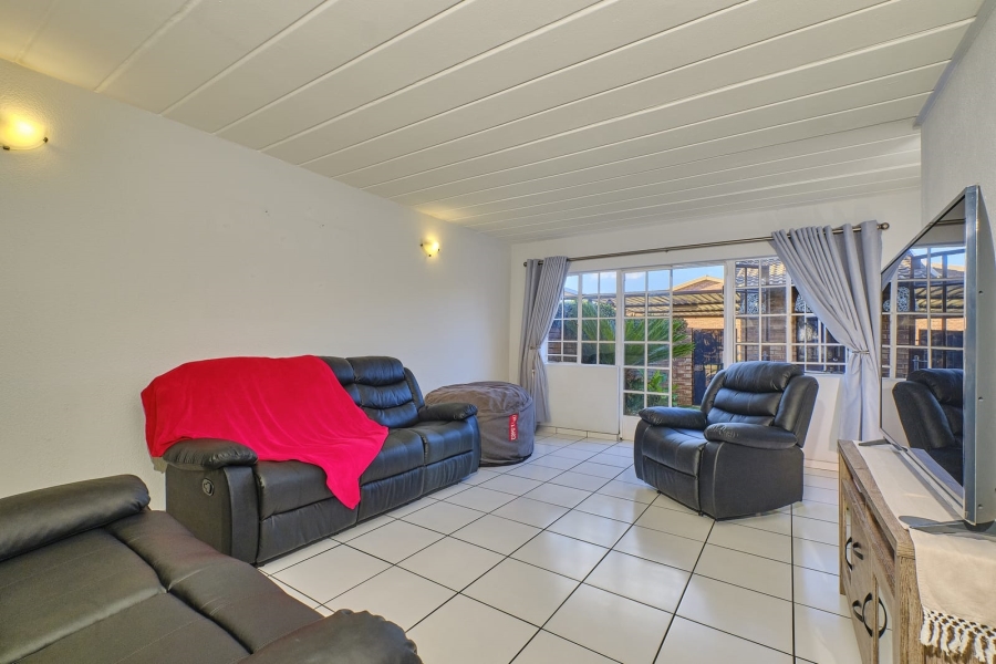 2 Bedroom Property for Sale in Weltevreden Park Gauteng