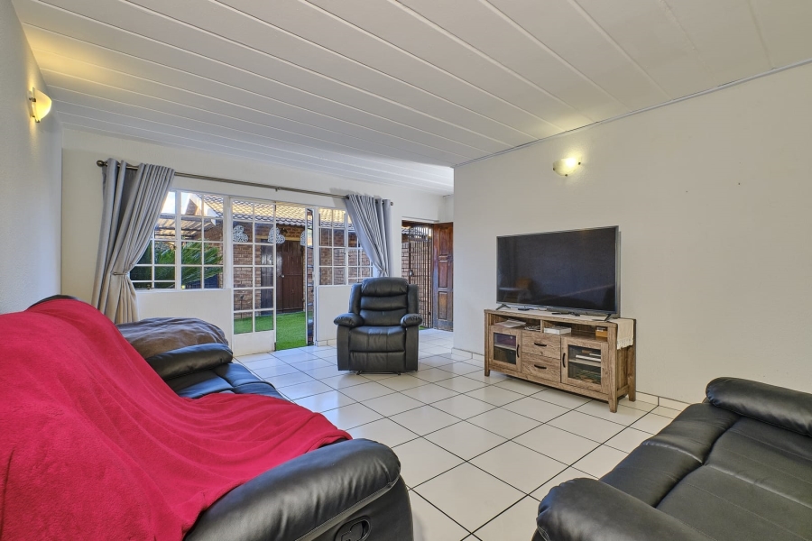 2 Bedroom Property for Sale in Weltevreden Park Gauteng