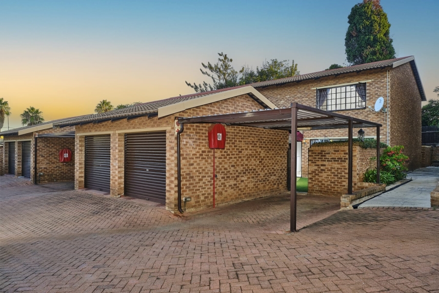 2 Bedroom Property for Sale in Weltevreden Park Gauteng