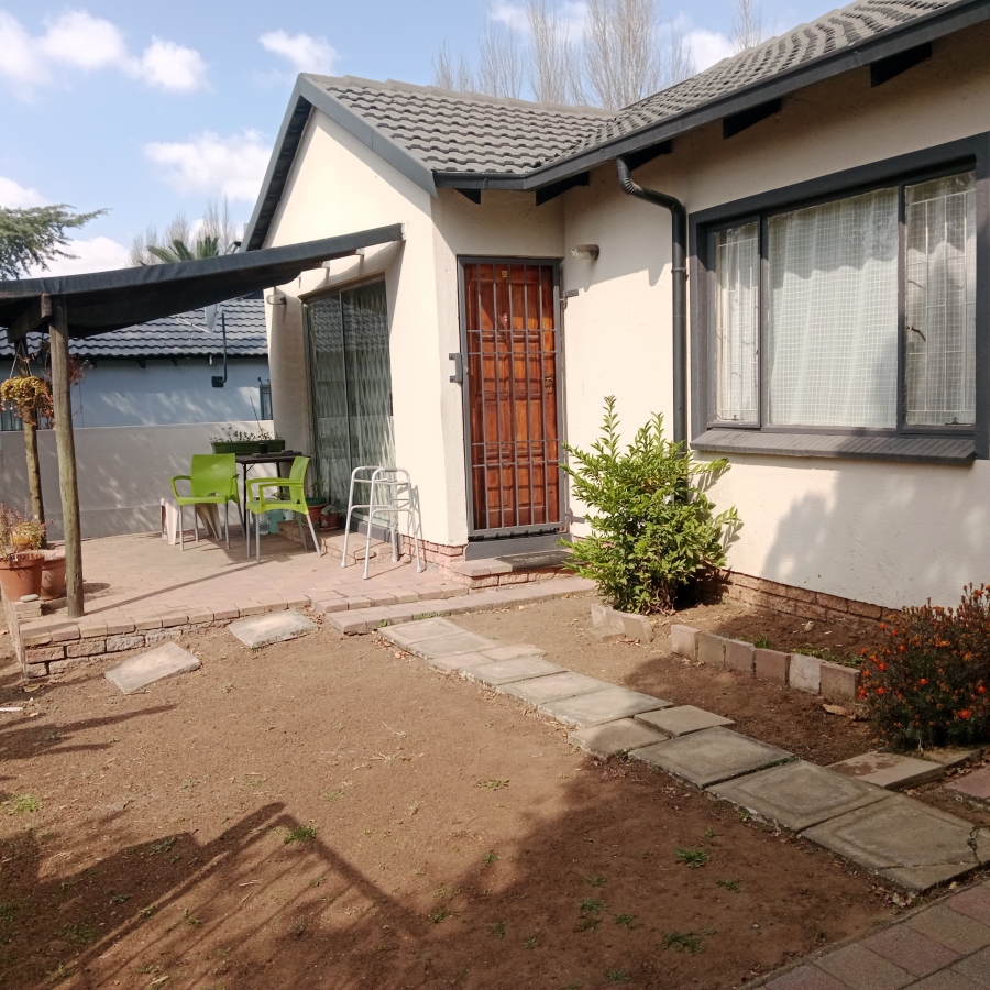2 Bedroom Property for Sale in Noordwyk Gauteng