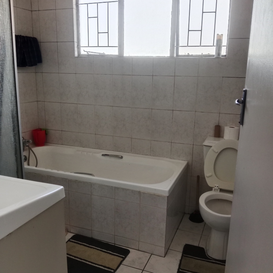 2 Bedroom Property for Sale in Noordwyk Gauteng