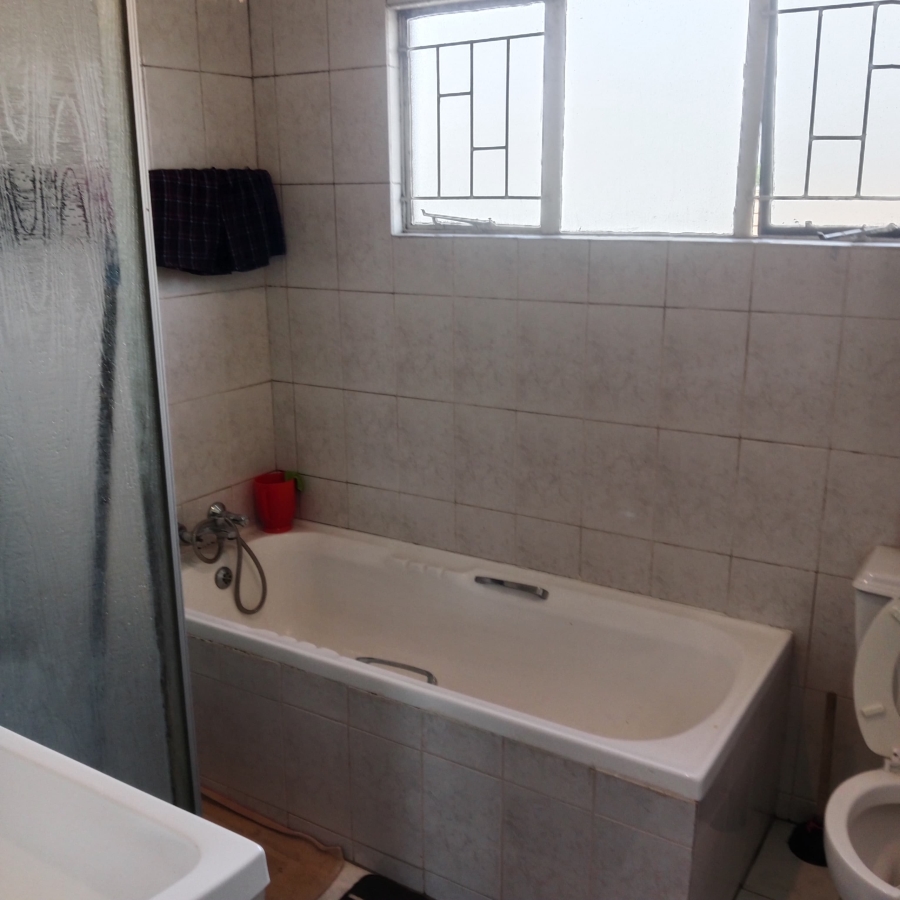 2 Bedroom Property for Sale in Noordwyk Gauteng