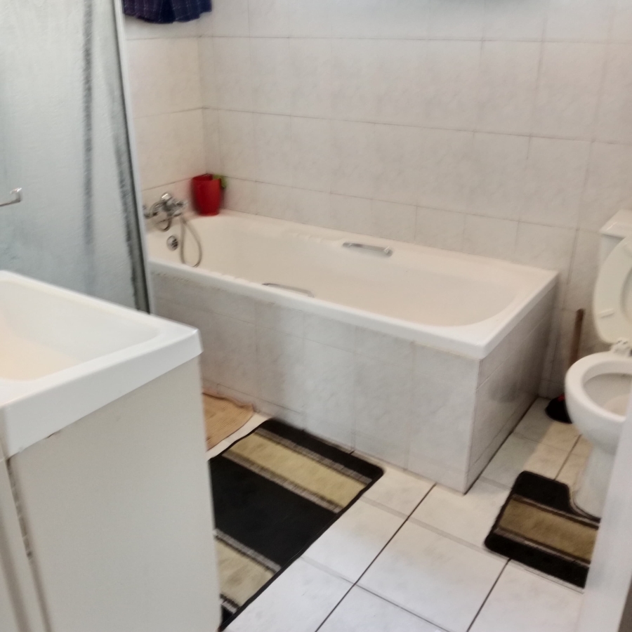 2 Bedroom Property for Sale in Noordwyk Gauteng