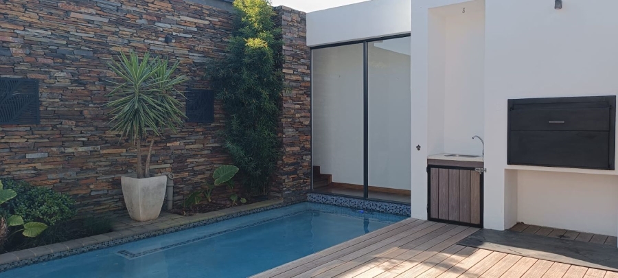 4 Bedroom Property for Sale in Midstream Ridge Gauteng