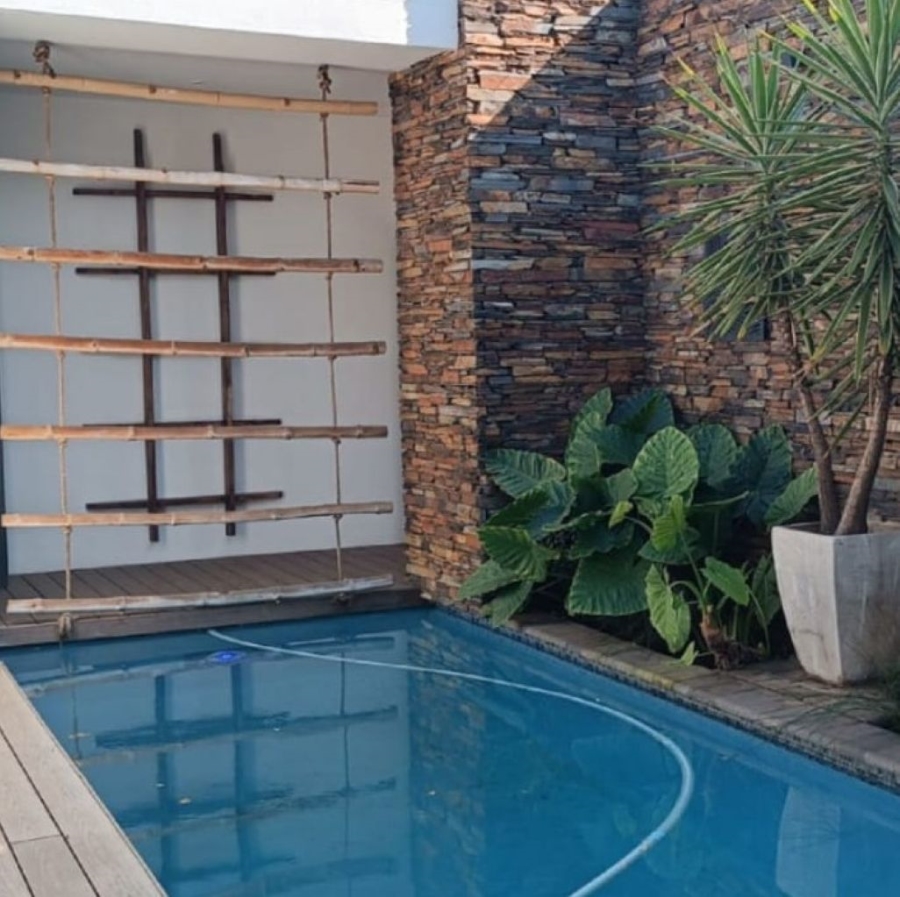 4 Bedroom Property for Sale in Midstream Ridge Gauteng