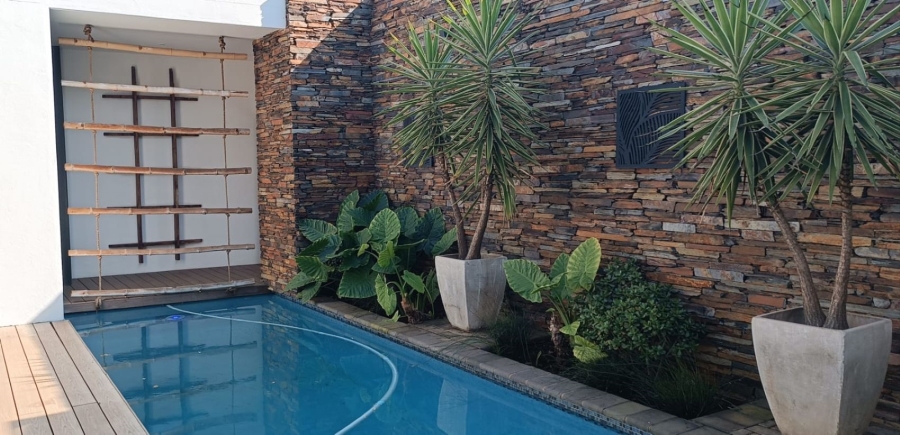 4 Bedroom Property for Sale in Midstream Ridge Gauteng