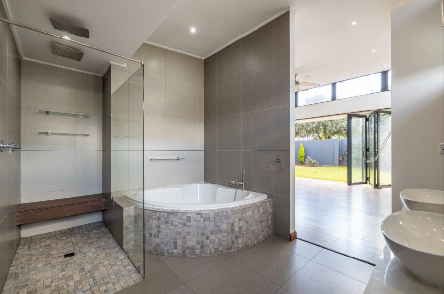 4 Bedroom Property for Sale in Midstream Ridge Gauteng