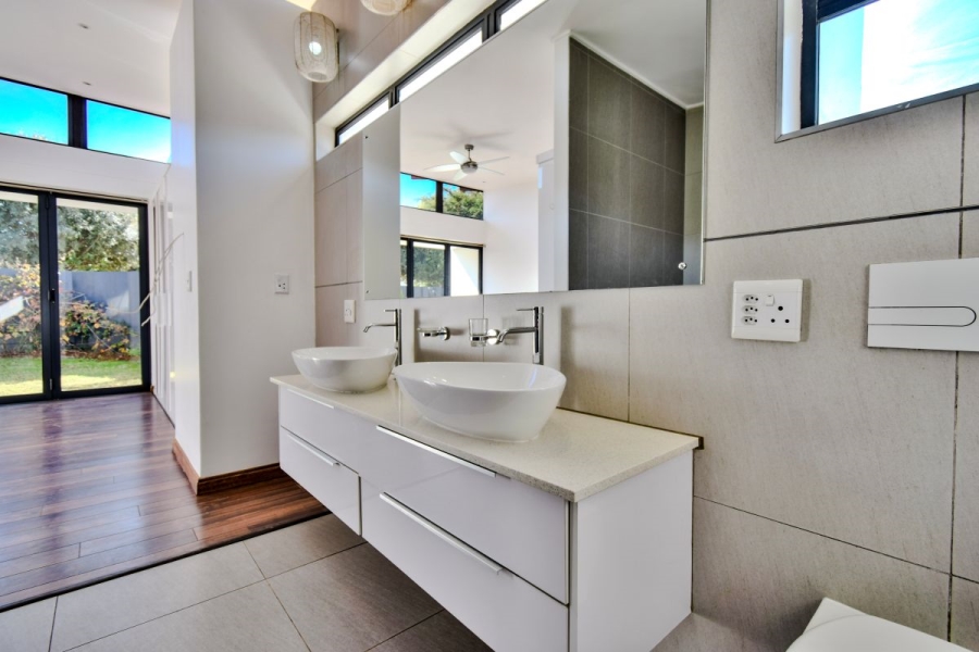 4 Bedroom Property for Sale in Midstream Ridge Gauteng
