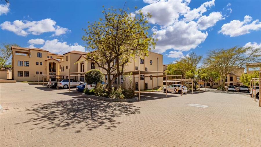 2 Bedroom Property for Sale in Erand Gardens Gauteng