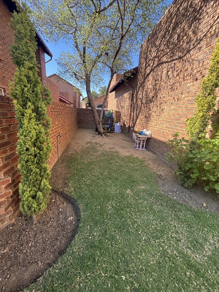 2 Bedroom Property for Sale in The Reeds Gauteng