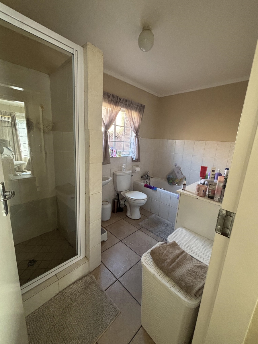 2 Bedroom Property for Sale in The Reeds Gauteng