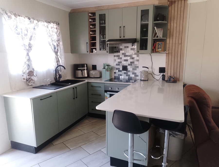 3 Bedroom Property for Sale in Windmill Park Gauteng
