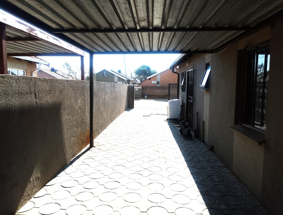 3 Bedroom Property for Sale in Windmill Park Gauteng