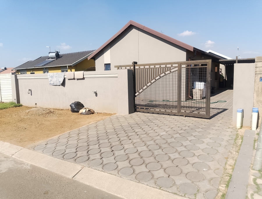 3 Bedroom Property for Sale in Windmill Park Gauteng